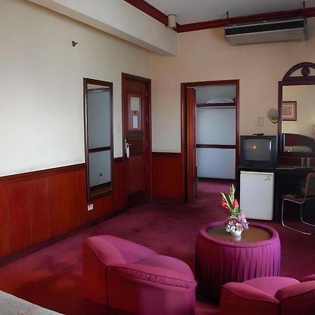 Great Eastern Hotel Quezon City Exterior photo