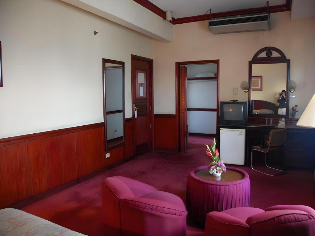 Great Eastern Hotel Quezon City Exterior photo