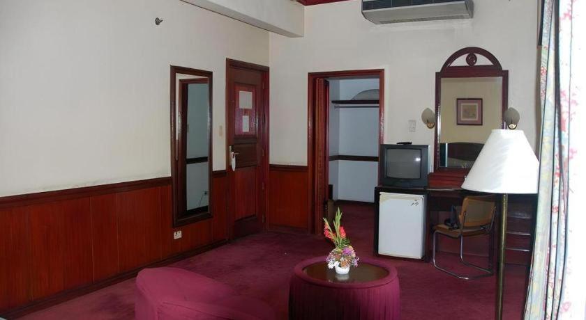 Great Eastern Hotel Quezon City Exterior photo